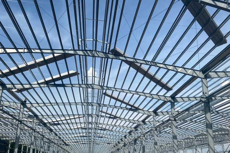 Techniques for Installing Fiberglass Insulation For Steel Structure Roof